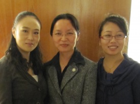 Wang Tao (in the middle) with her friends and colleagues from Dalian Fisheries University; XiaoJie Nie (left - fellow 2006 and a PhD student at the Univ. of Iceland) and Pan Lanlan (fellow 2009 - right)