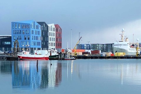 Every morning fellows will take public bus to the small picturesque seaside village of Hafnarfjörður, 12 km to the south of Reykjavik, where training takes place.