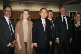 Ban Ki-moon with the UNU Programmes' directors