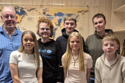 Representatives from the youth exchange programme, Bridging Youth Voices for Children's Rights, with GRÓ FTP director Þór Ásgeirsson and UNICEF Iceland project manager Inga Auðbjörg K. Straumland.